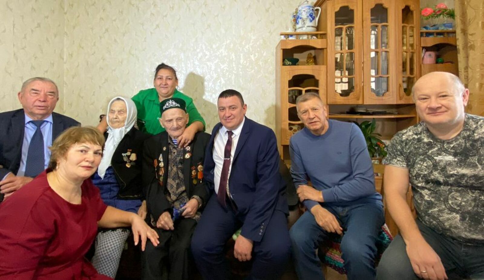 В особенный день Суфияр Ямалетдинович Шамсутдинов – в кругу близких и почётных гостей. Фото: Гульнара Бакирова.