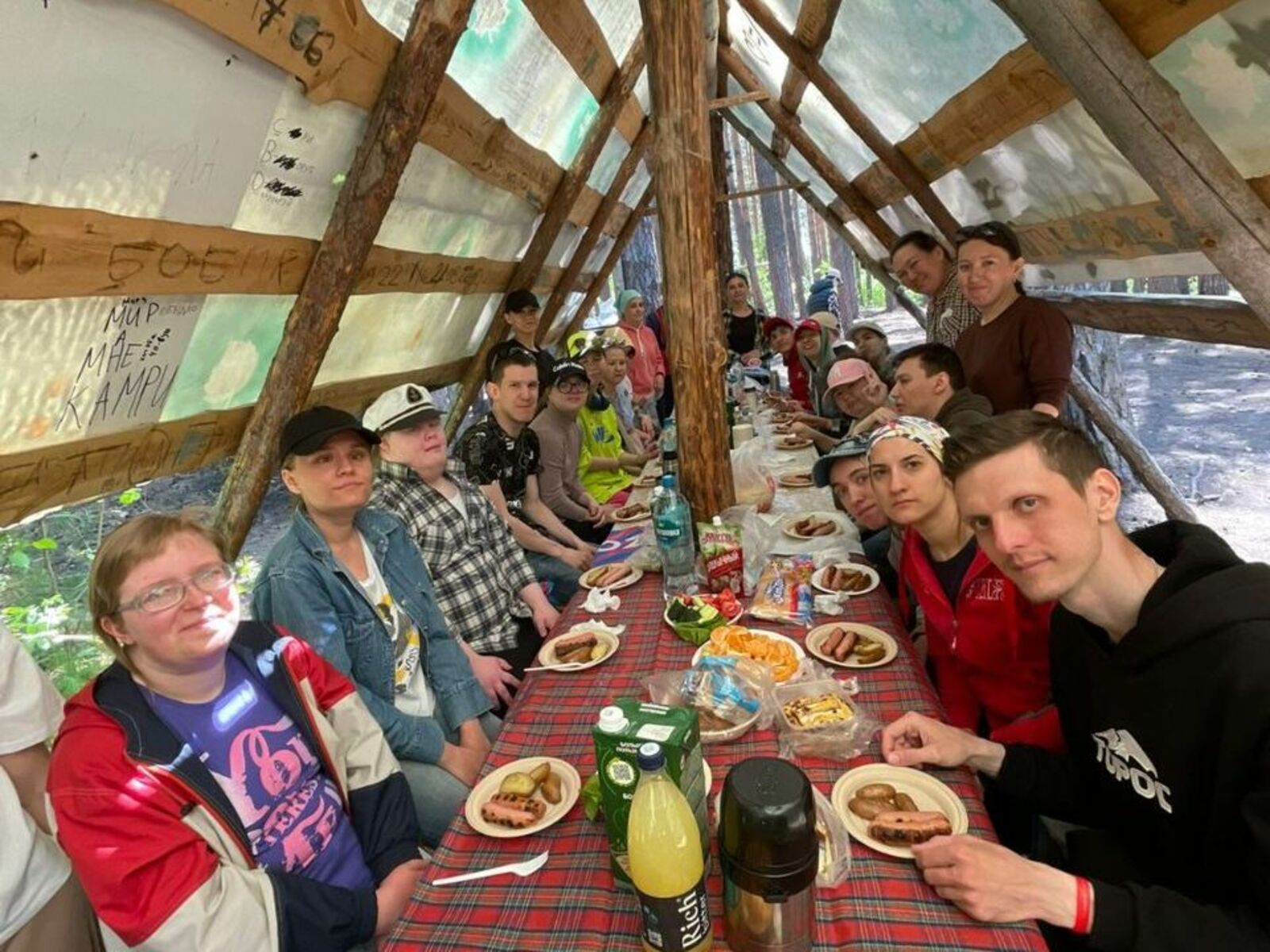 Туристическая вылазка на природу удалась.