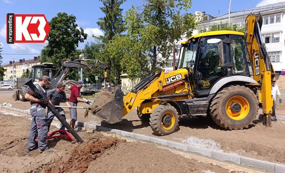 На аллее готовят основание под укладку брусчатки. Фото: Регина Кузнецова, «КЗ».