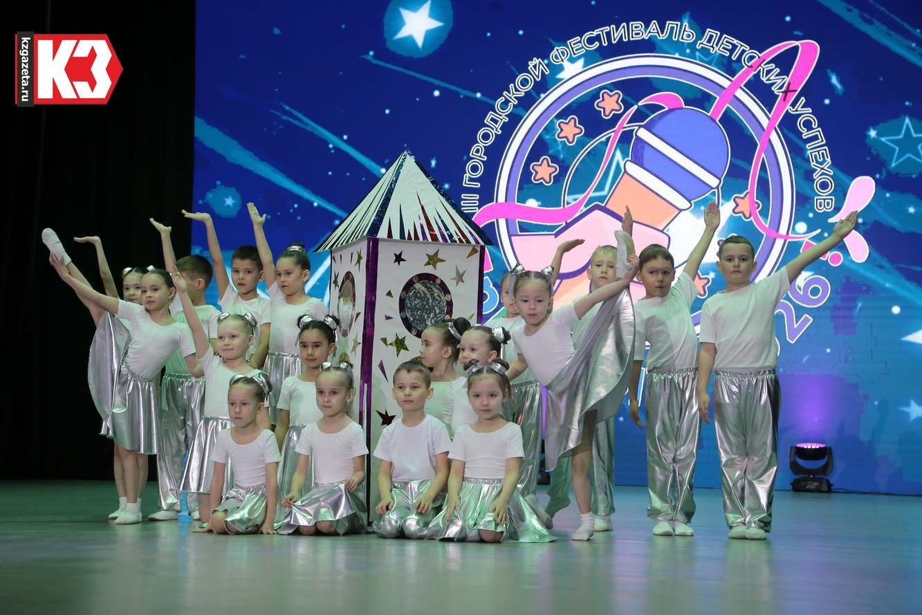 Для многих ребят фестивальная сцена станет первой ступенькой в мир творчества. Фото: Руслан Никонов, «КЗ».