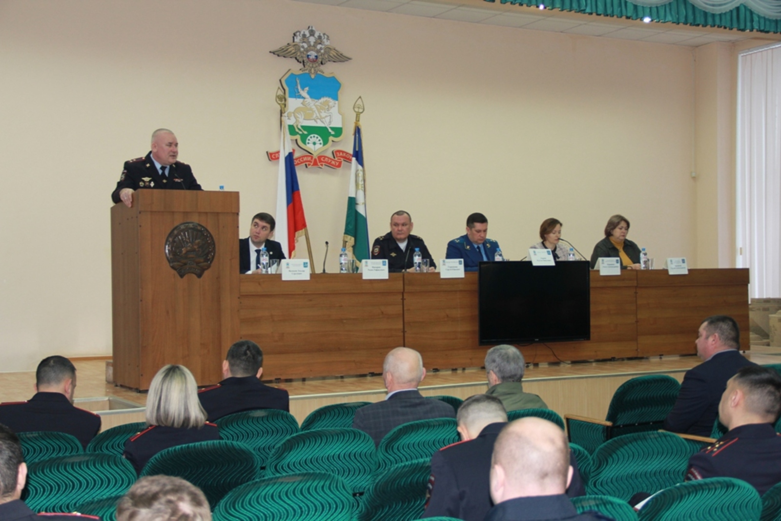 Об итогах работы городской полиции доложил начальник Отдела МВД России по городу Нефтекамску полковник полиции Радик Насыров.