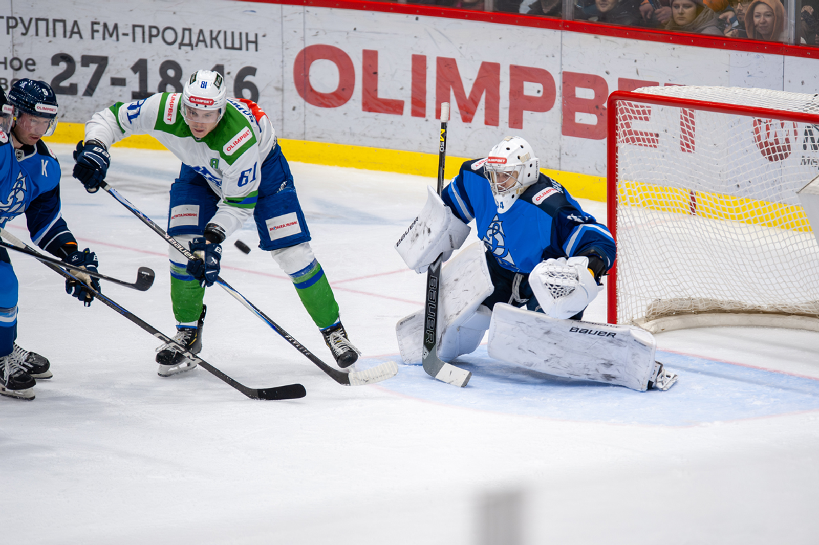 Пресс-служба ХК «Динамо-Алтай». https://hcda.ru/ Волокитин перед воротами Нефёдова.