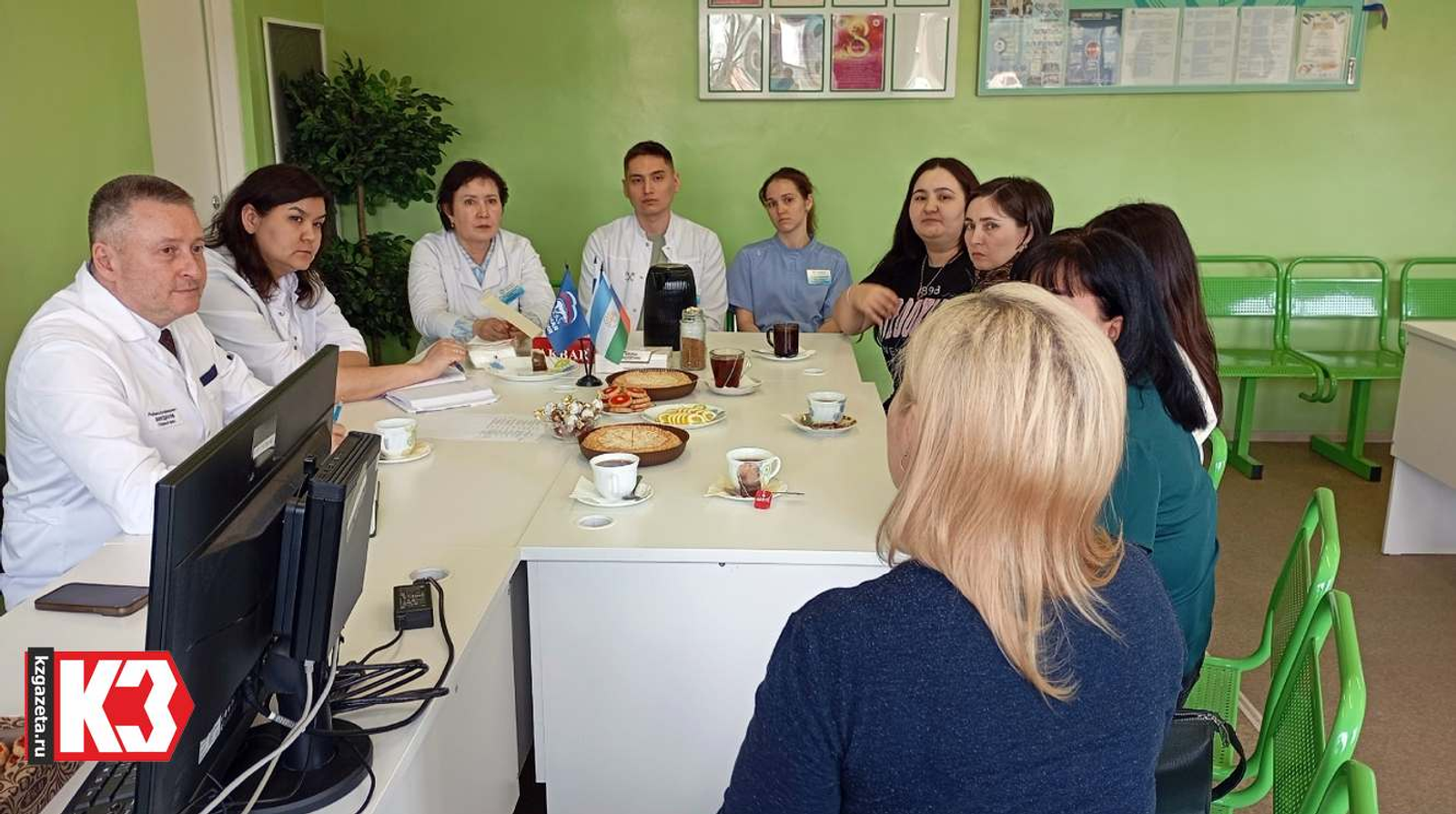 Главный врач городской больницы Рафаэль Зиятдинов встретился с родителями детей с ОВЗ. Фото: Юлия Щелчкова, «КЗ».