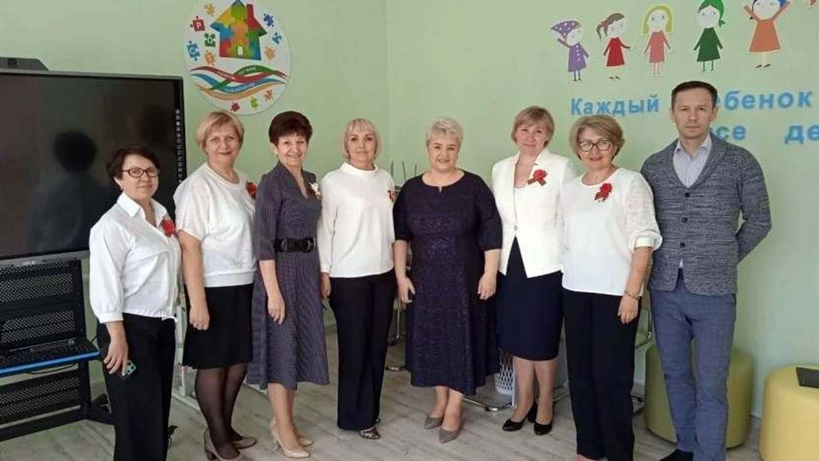 Уполномоченная по правам ребенка Республики Башкортостан О.Ю. Панчихина со специалистами Ресурсного центра.