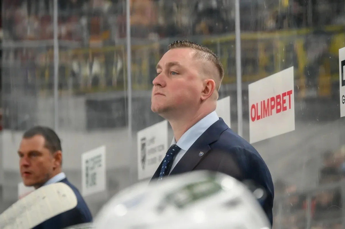 Пресс-служба ХК «Дизель». https://hcdizel.ru/ Главный тренер гостей Николай Лемтюгов.