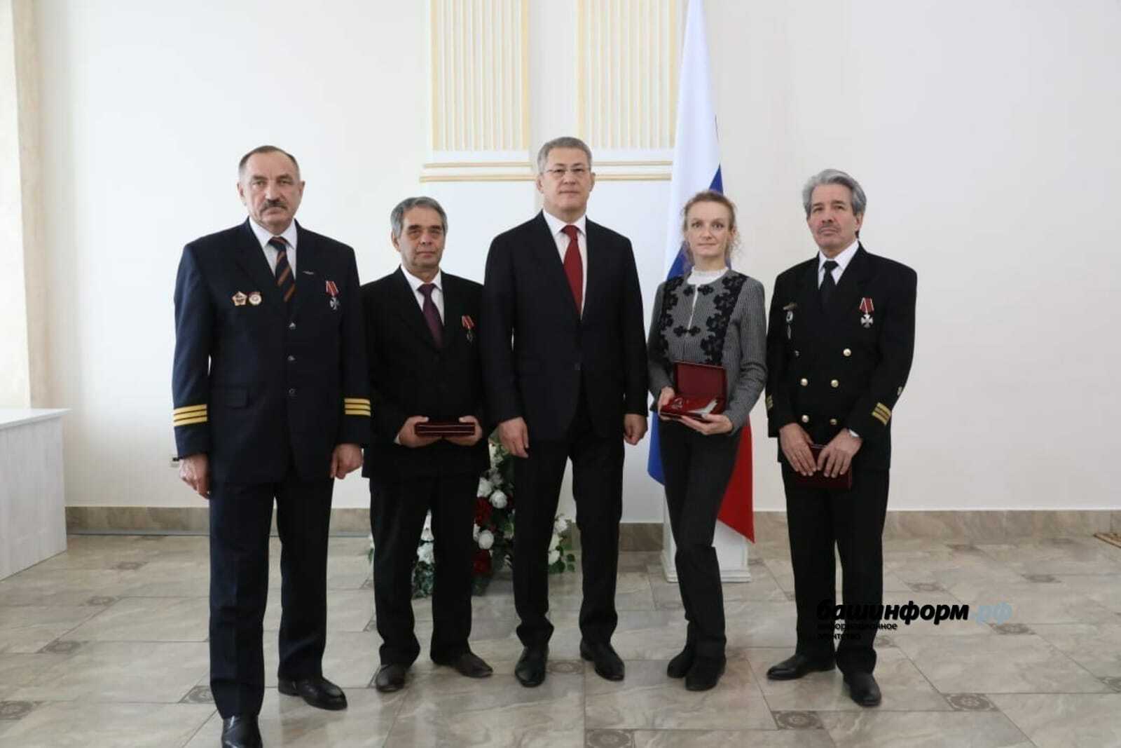 Радий Хабиров вручил государственные награды землякам – представителям разных профессий