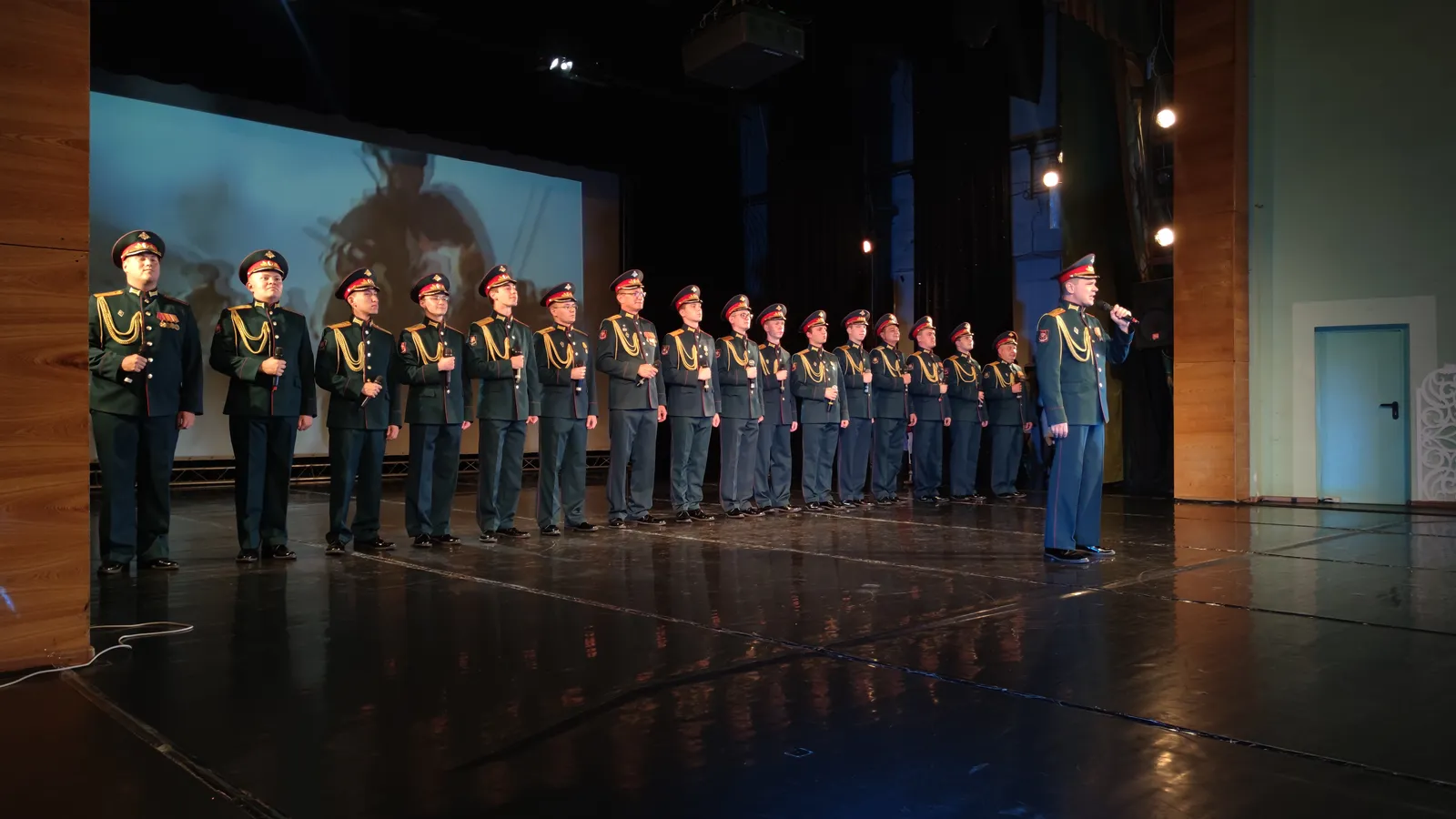 Ансамбль песни и пляски ЦВО провел концерт в городе Салавате