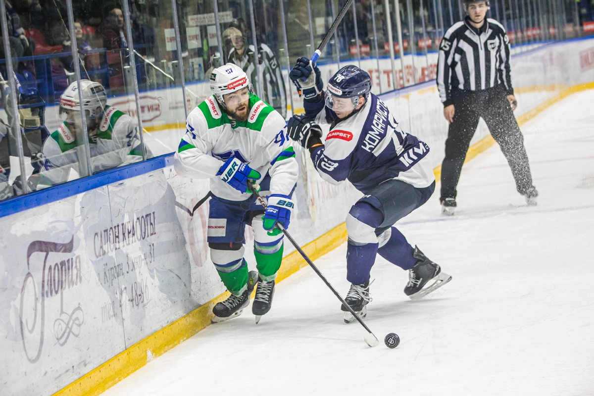 Пресс-служба ХК «Зауралье». https://hczaural.ru/ Кузьмин против Комаристого.