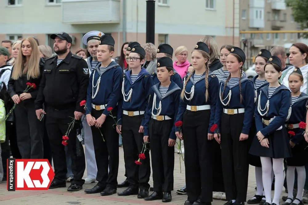 Среди участников митинга – ученики кадетских классов. Фото: Руслан Никонов, «КЗ».