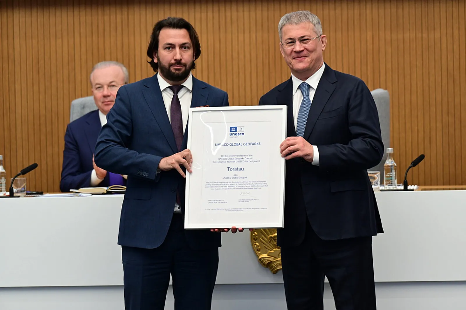 https://glavarb.ru/ru/news/event/glave-bashkortostana-peredali-sertifikat-o-vklyuchenii-geoparka-toratau-v-globalnuyu-set-yunesko-88303/