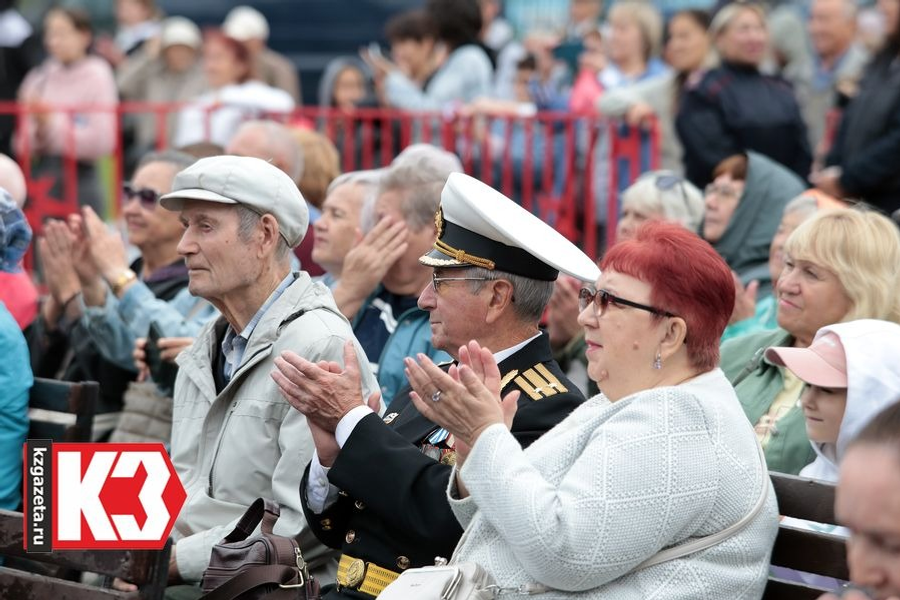 Руслан Никонов, «КЗ».  Зрители тепло приветствовали артистов.
