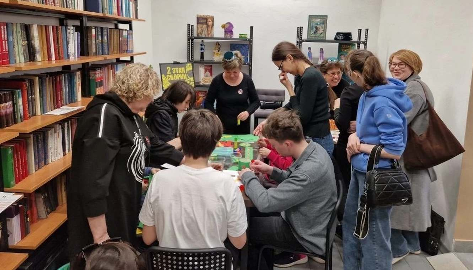 Сотрудники библиотеки подготовили для участников акции много интересного: мастер-классы, квесты, интерактивные игры.