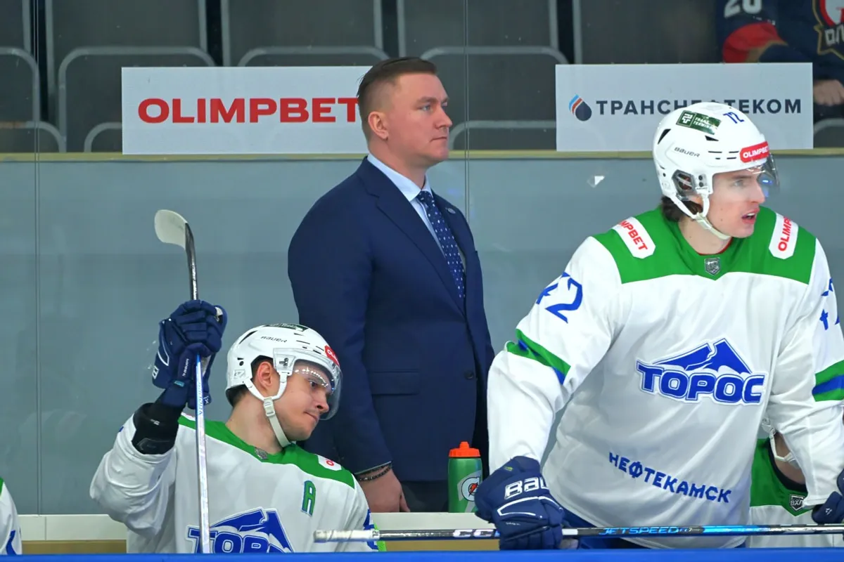 Пресс-служба ХК «Олимпия». https://hcolimpia.ru/ Наставник нефтекамцев Николай Лемтюгов.
