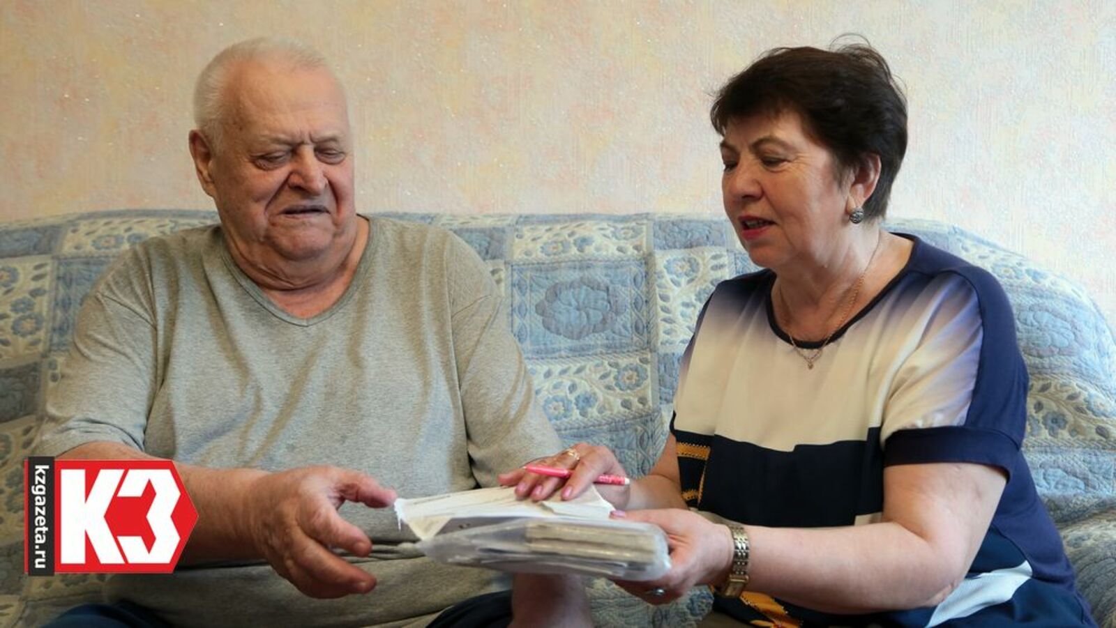 «Лилия Закиевна – мой первый помощник и правая рука. Доверяю ей как себе», – говорит Анатолий Иванович Карташов. Фото: Руслан Никонов, «КЗ».