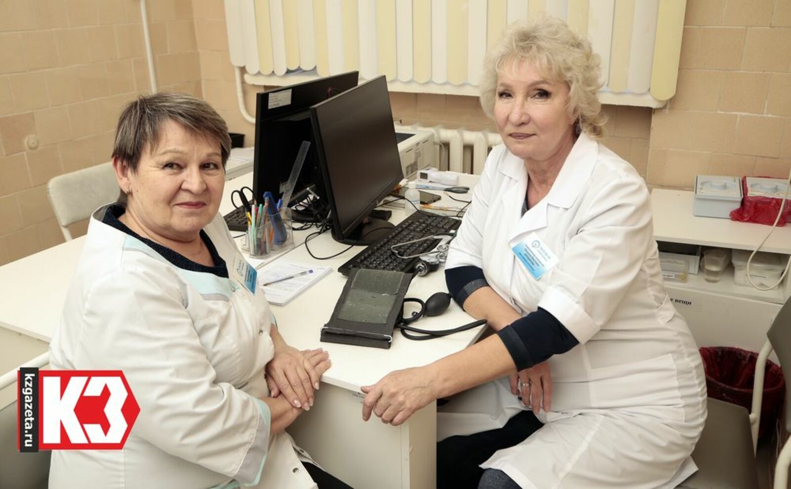 Более тридцати лет работают в тесном тандеме Наталья Павловна Прохорова (справа) и Раиля Расимовна Исламова, за эти годы они сроднились, стали близкими друзьями. Фото: Руслан Никонов, «КЗ».