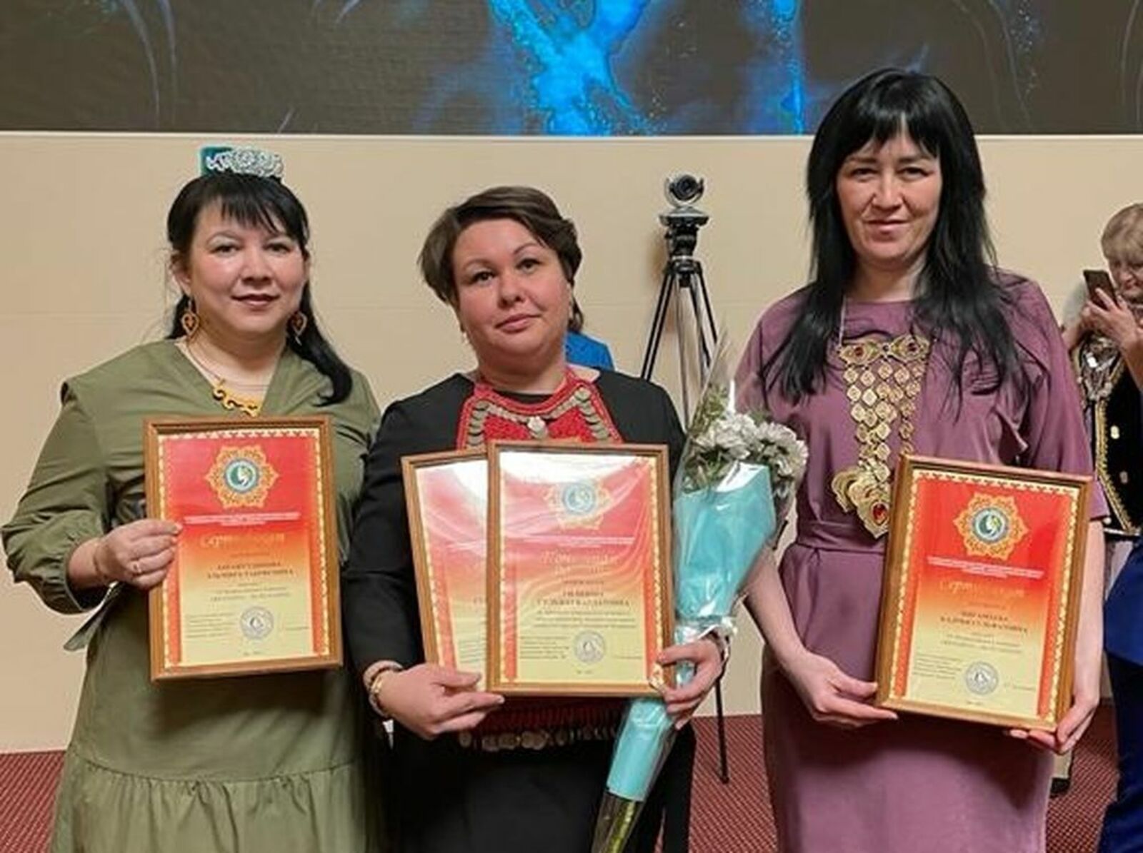 Три нефтекамских педагога были отмечены по итогам конкурса «Женщина  – мать нации»