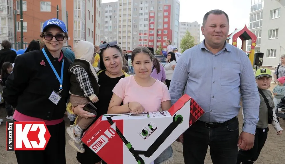Обладательница главного приза – Малика Сагитова (в центре). Фото: Руслан Никонов, «КЗ».