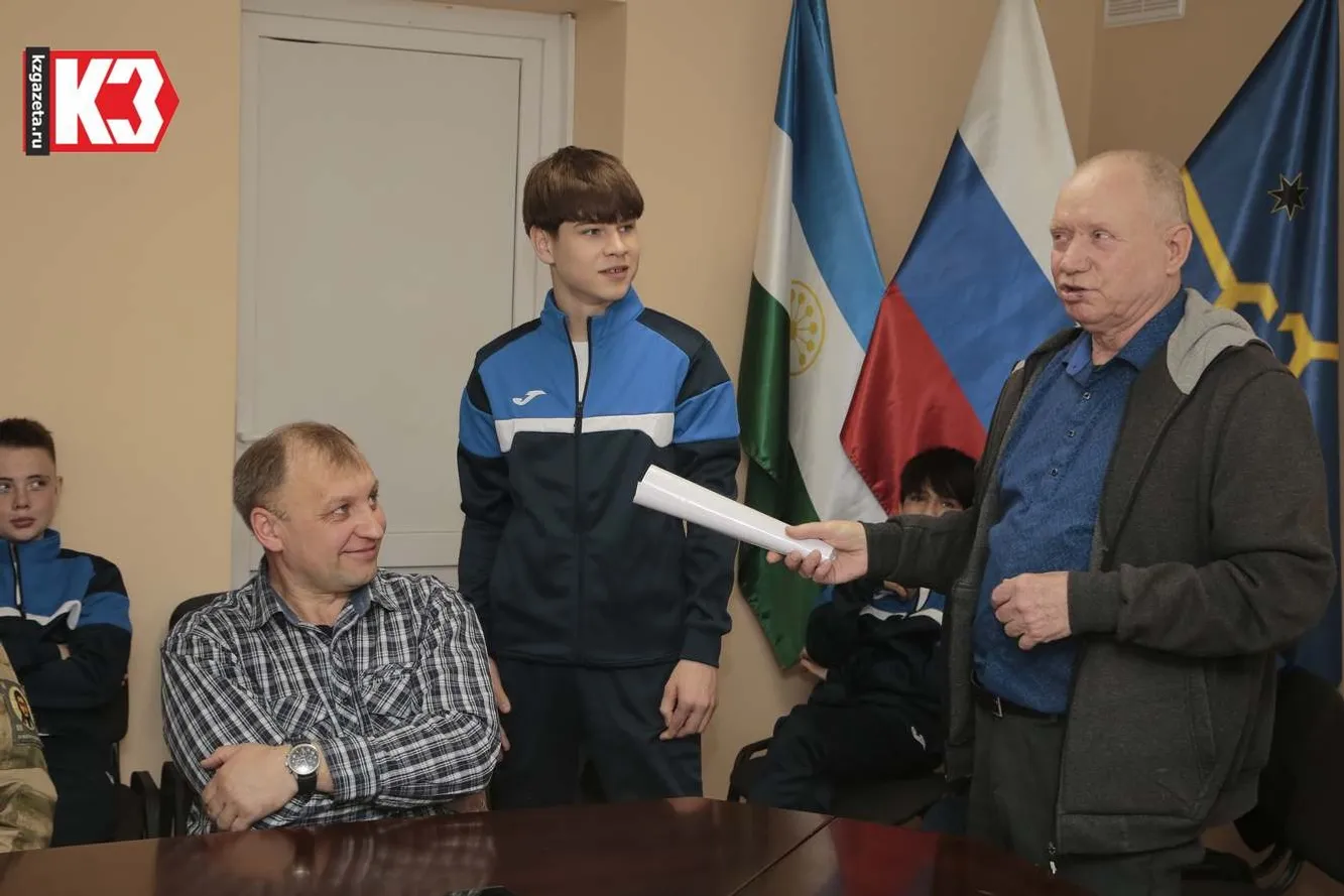 Команду юных футболистов «Саманты» представляет тренер Леонид Жильцов. Фото: Руслан Никонов, «КЗ».