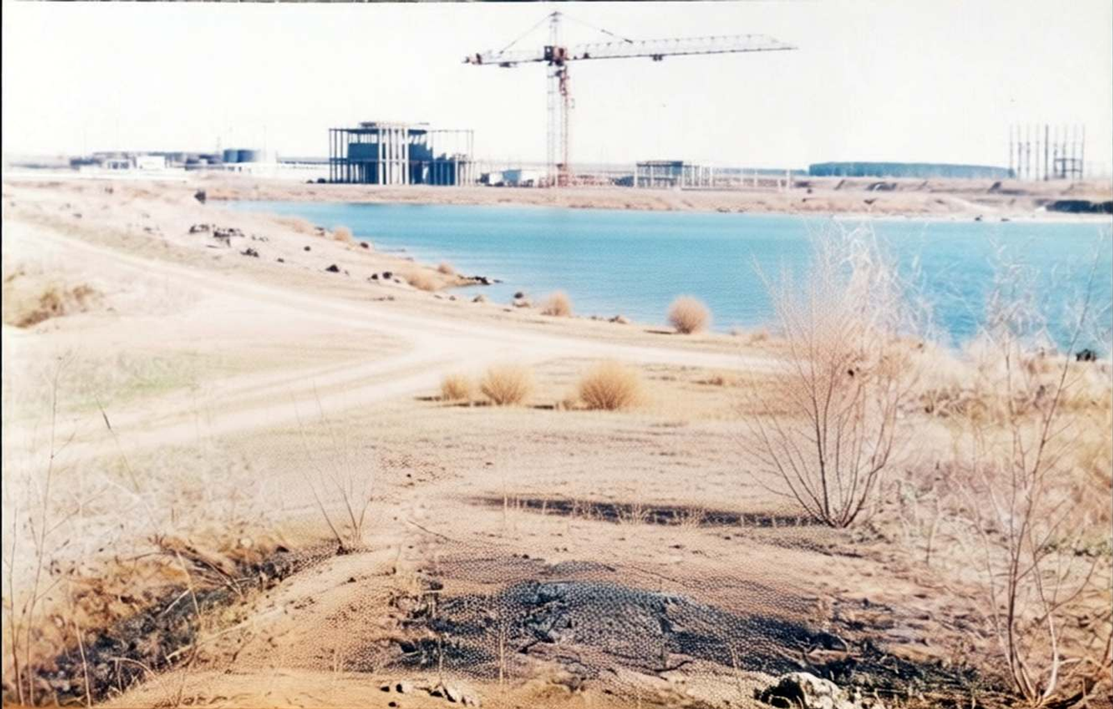 Котлован на месте строительства АЭС в г. Агидели. 1999 г. Фото из архива «КЗ».