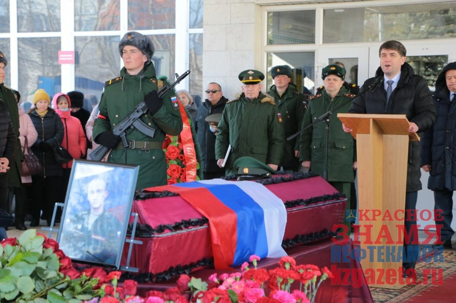 Шаман оплатит похороны погибших в крокус сити. Похороны военнослужащего. Похороны российских солдат.