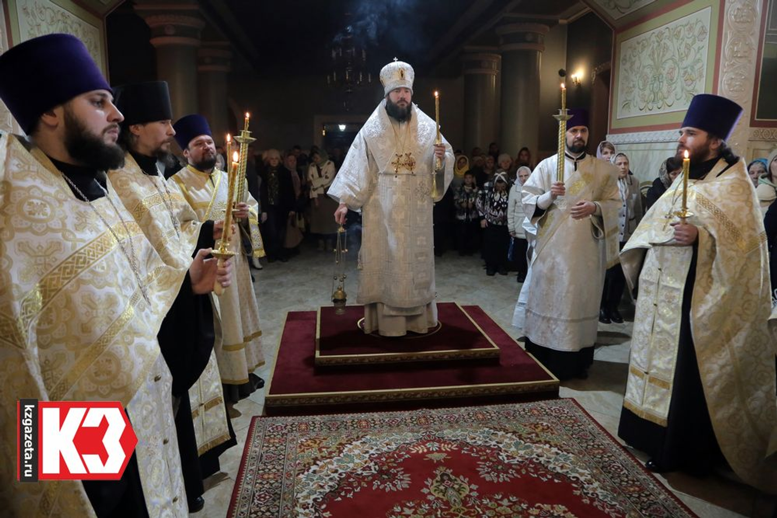 Торжественную ночную Божественную литургию возглавил епископ Нефтекамский и Белебеевский Митрофан. Фото: Руслан Никонов, «КЗ».