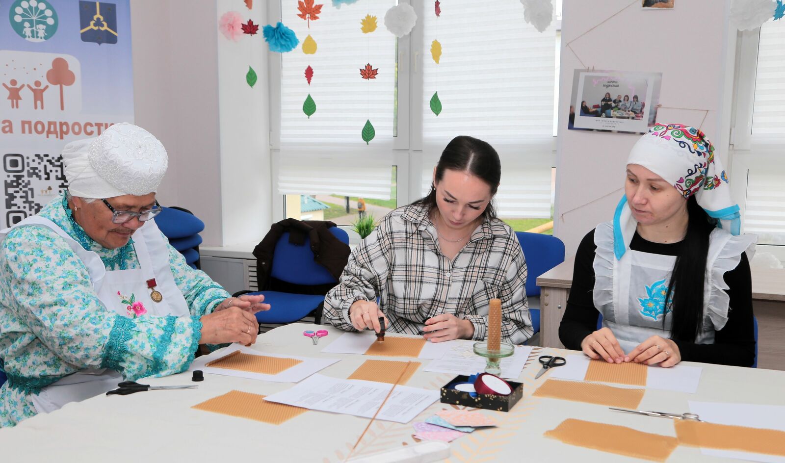 Руслан Никонов, «КЗ».  В центре «Семья» прошёл мастер-класс по изготовлению свечи из лощины.