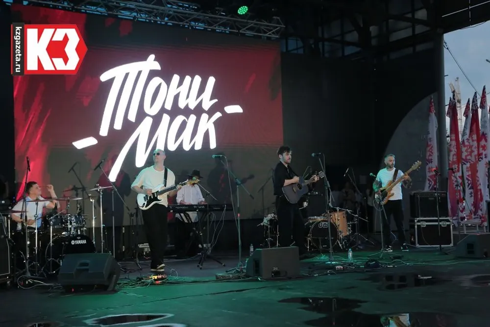 Многие нефтекамцы открыли для себя группу «Тони Мак» на концерте, посвященном Дню молодёжи. Фото: Руслан Никонов, «КЗ».