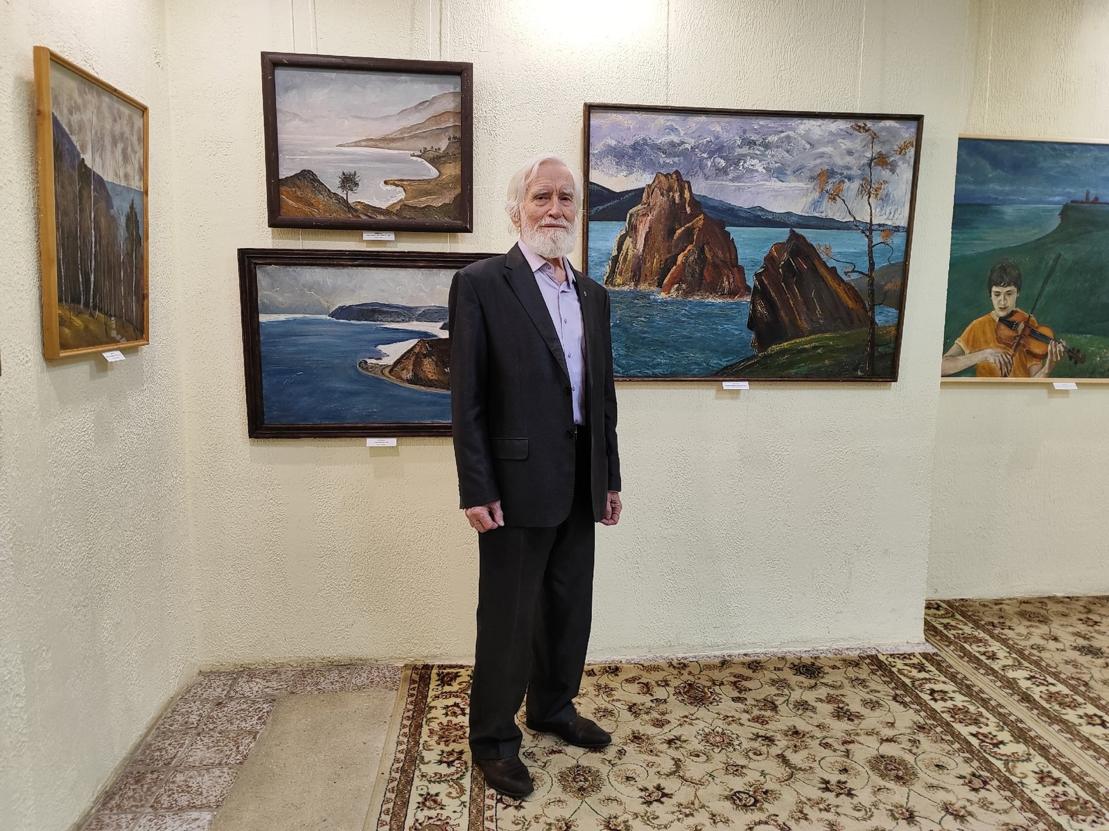 Более пятидесяти лет живёт и творит в Нефтекамске художник Владимир Сирин. Фото: Александра ПАНКРАТОВА.