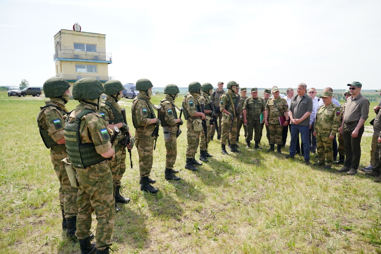 Глава Башкирии Радий Хабиров посетил место боевого слаживания республиканского добровольческого полка