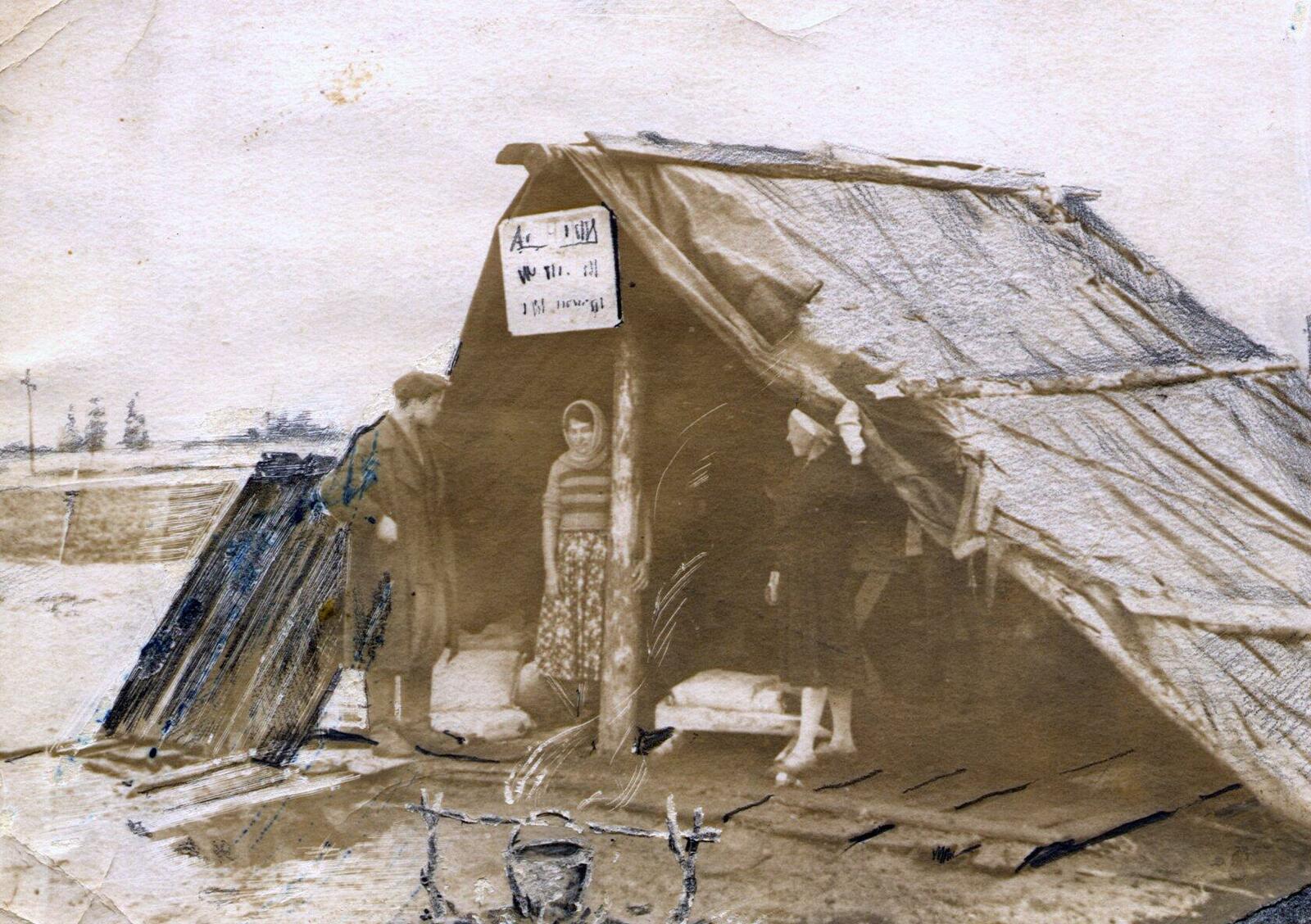 История Нефтекамска начиналась с этой палатки - прорабской Павла Криворотова. 1957 год.
