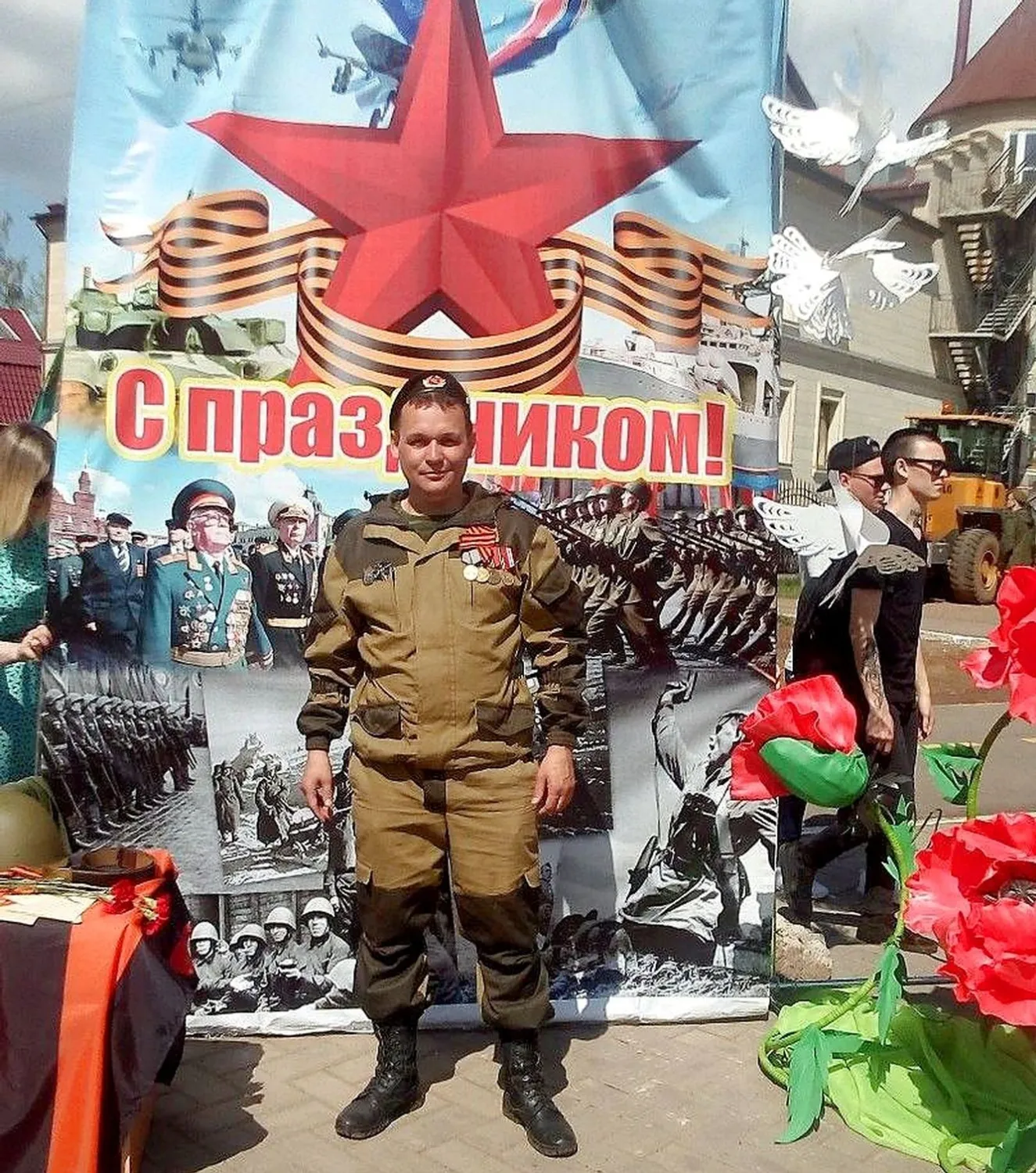 Встречи с сослуживцами проходят в День Победы - 9 мая и 11 декабря – в день начала контртеррористической операции в Чечне.