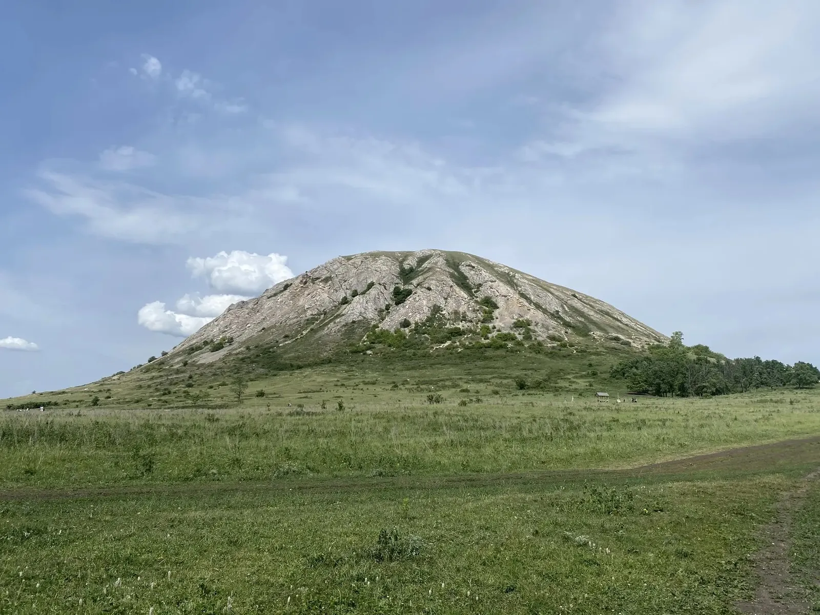 Величественный шихан Торатау. Фото: Римма Сафиуллина.
